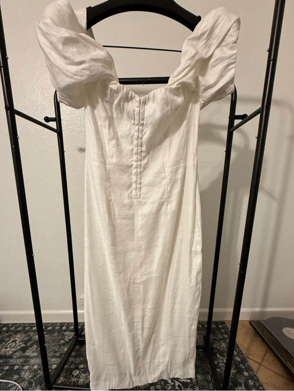 ASTR The Label White Off‑Shoulder Puff Sleeve Midi Dress NWT (Flaw) – Small